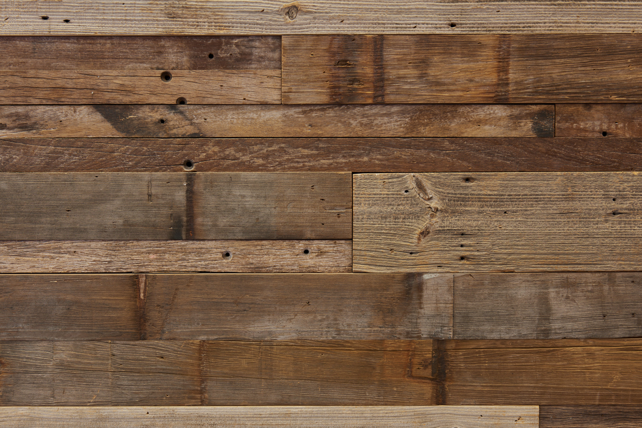 Mixed reclaimed wood paneling